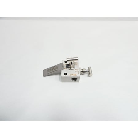 Swagelok STAINLESS INSTRUMENT MANIFOLD 6000PSI 1/2IN NPT PRESSURE TRANSMITTER PARTS & ACCESSORY SS-V2BF8-G-W20